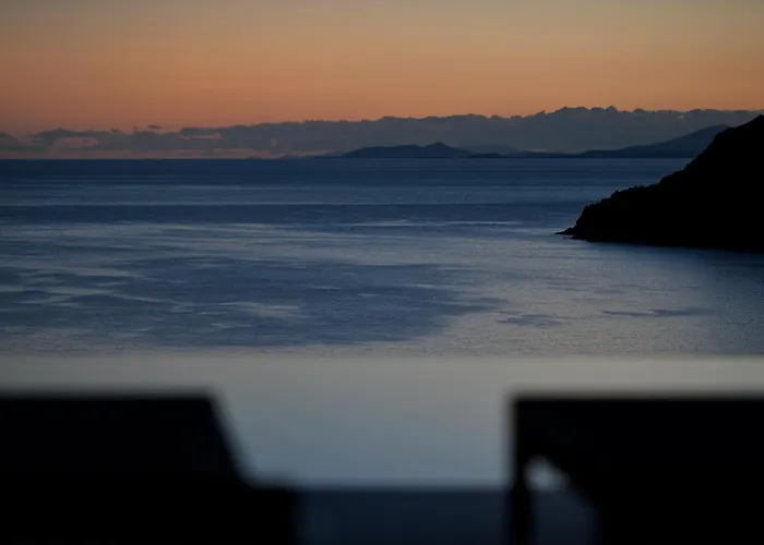 Walk With Pool And Hot Tub By Calypso Sunset * Καλό Λιβάδι