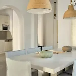 Вилла Walk With Pool And Hot Tub By Calypso Sunset *