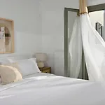 Вилла Walk With Pool And Hot Tub By Calypso Sunset *