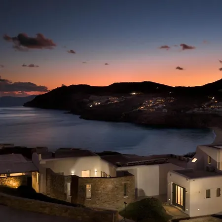 Vila Walk With Pool And Hot Tub By Calypso Sunset *
