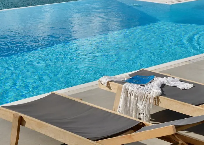 Walk With Pool And Hot Tub By Calypso Sunset Villa Kalo Livadi