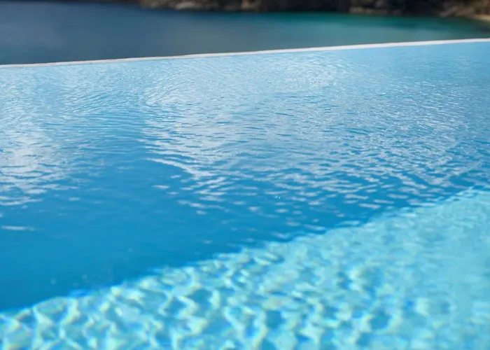 Walk With Pool And Hot Tub By Calypso Sunset Villa Kalo Livadi