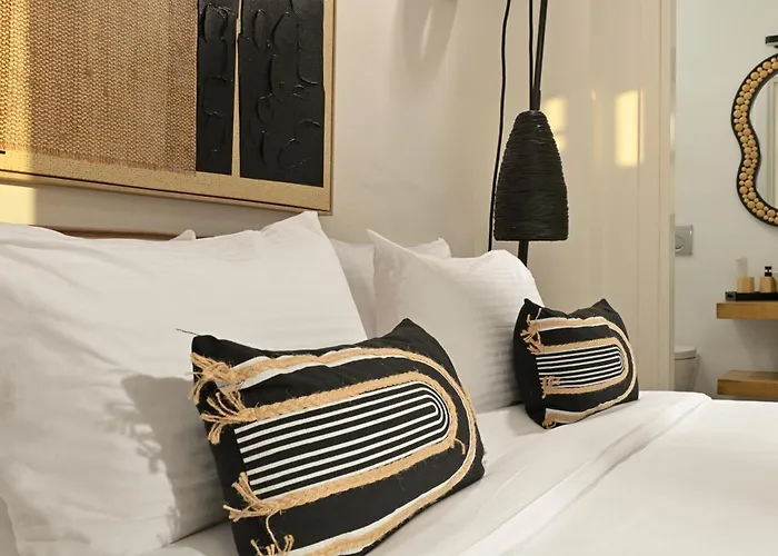 Villa Walk With Pool And Hot Tub By Calypso Sunset *